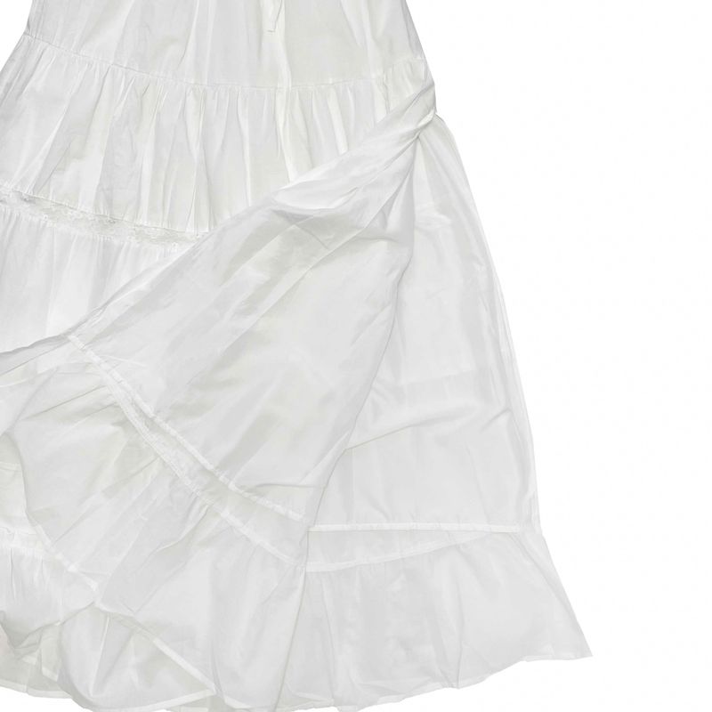 Cutting white long skirt