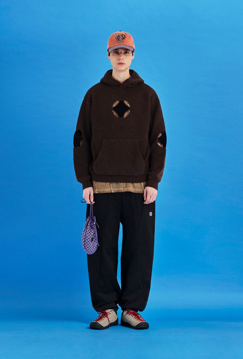 HOLE ARGYLE KNIT HOODIE / BROWN