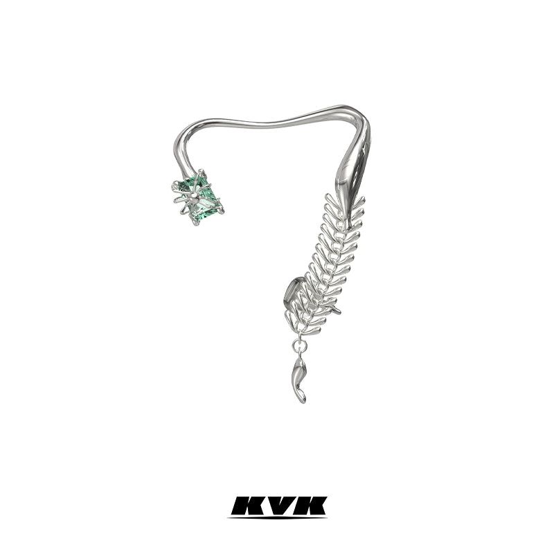 KVK（ケーブイケー）の「KVK スパイダーリングボーンイヤーカフ (レフト)（アクセサリー）」