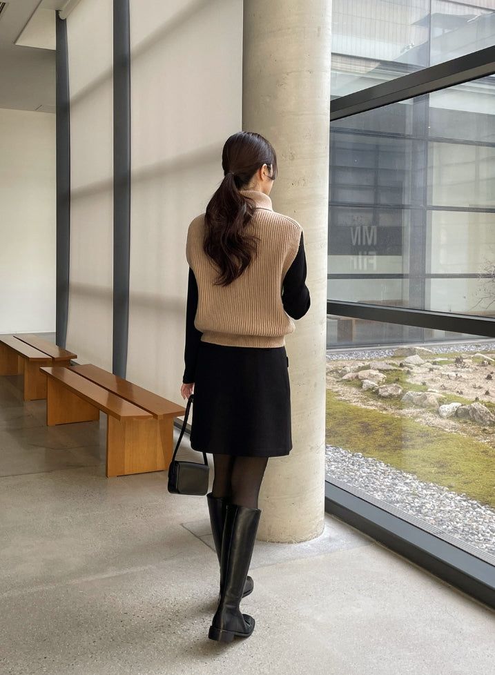 Koan double turtle silt knit vest