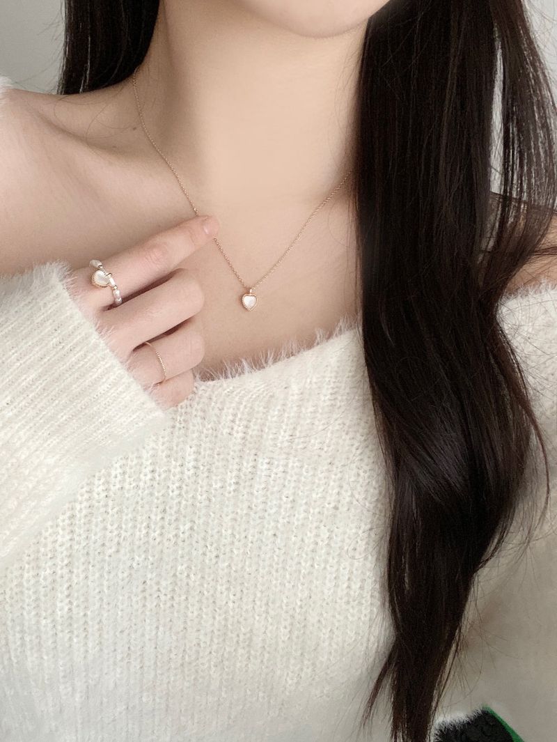 Blingmoon(ブリングムーン)の「ミニグローイングハートネックレス(アクセサリー)」