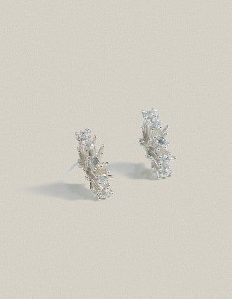 Flowery Wave White Stone Post Silver