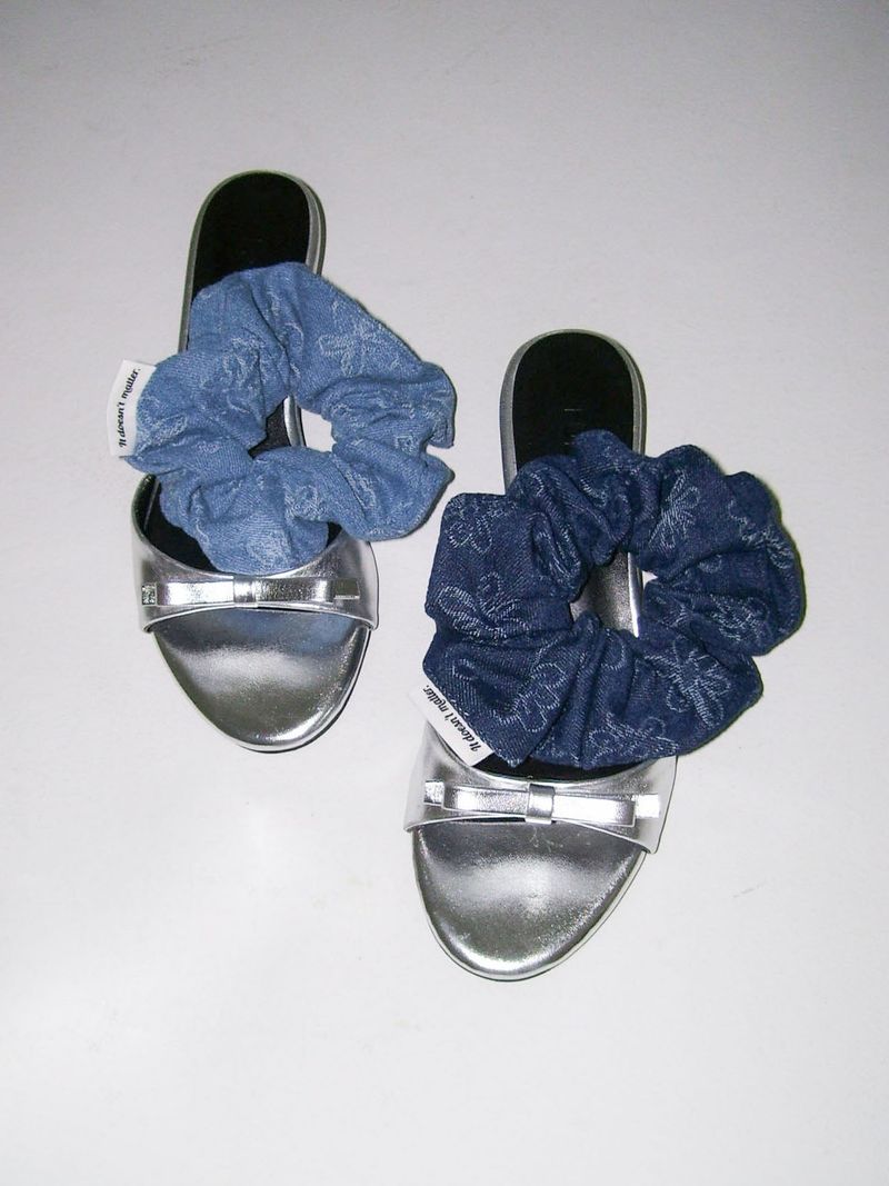 Flower denim scrunchie (Light blue)