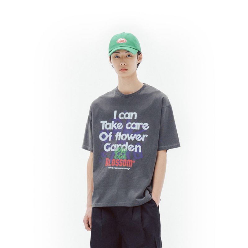 RDVZ（ランデブー）の「ピグメントレタリングTシャツ（トップス）」