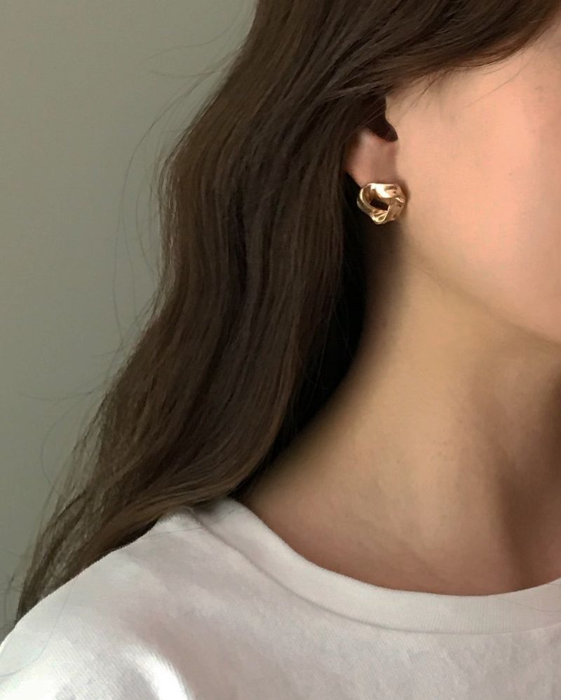 oar（オーエーアール）の「Round Twist Earrings  [Gold]（Accessories）」