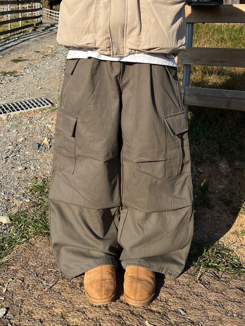 ESOO(イス)の「Parachute Cargo Wide Pants (3 Colors)(Pants)」