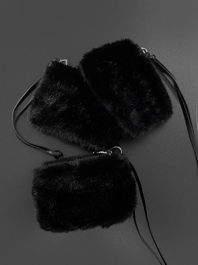 mnem（ムネム）の「Strap Mini Fur Pouch（Bags）」