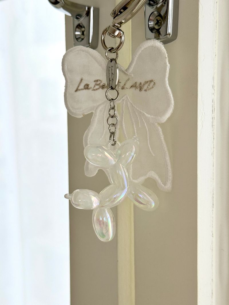 RIBBON BUBBLY KEYRING (WHITE)