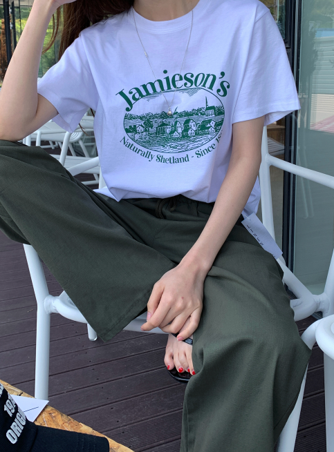 FINLEU（フィンル）の「アンディハウスレタリング半袖Tシャツ / 3 colors（トップス）」