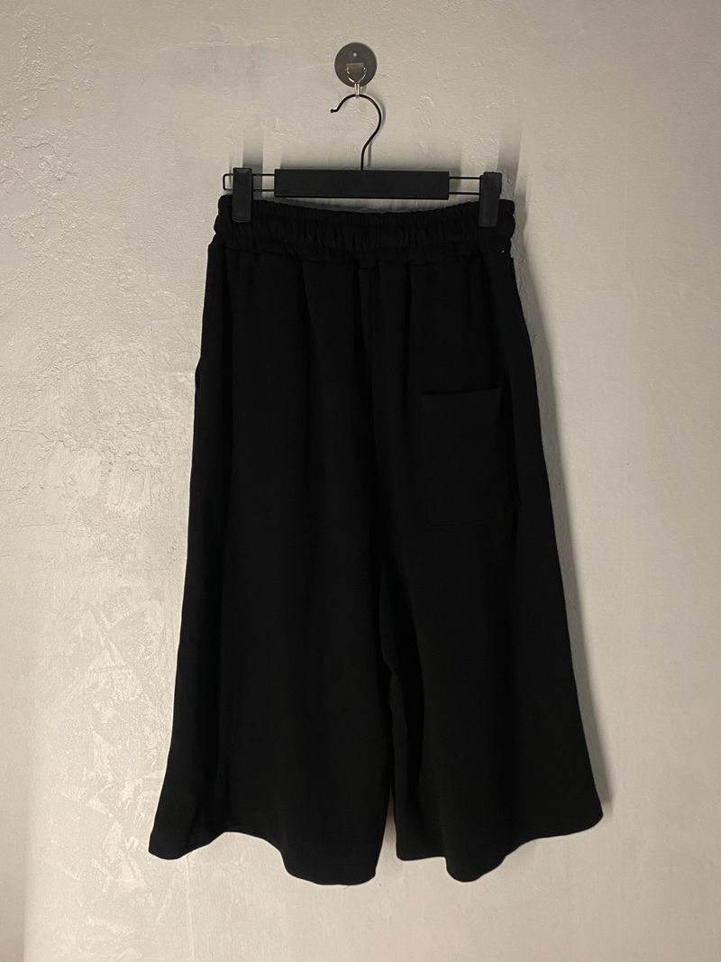 Layer pintuck bermuda wide half pants 2C