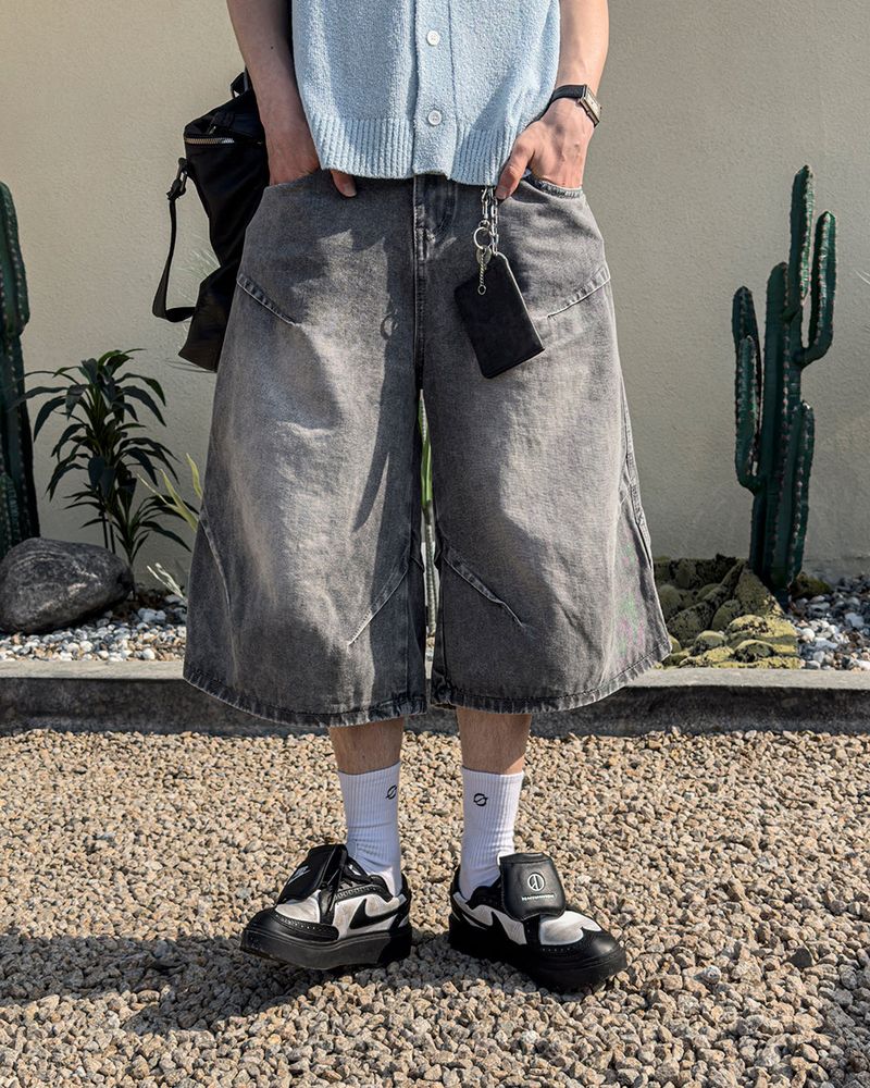 JIIGEUM(ジグム)の「Roots Seam-Washed Denim Bermuda Shorts(Pants)」