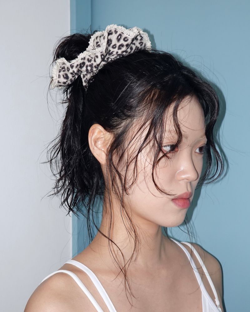 Leopard ruffle scrunchie