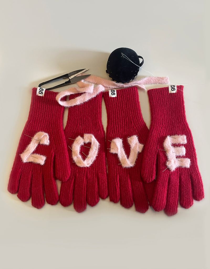 CUSTOM INITIAL KNIT RIBBON GLOVES
