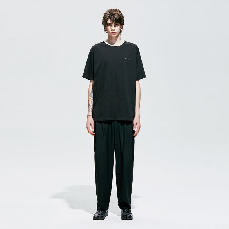 rib bold neck pierced t-shirt black