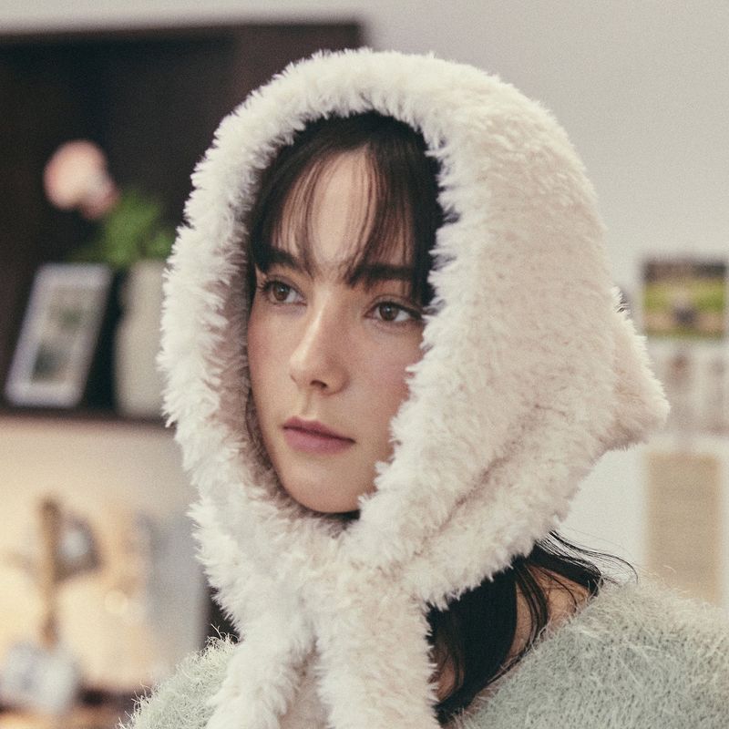 VARZAR(バザール)の「Label Fur Bandana / Cream(Hair Accessories)」