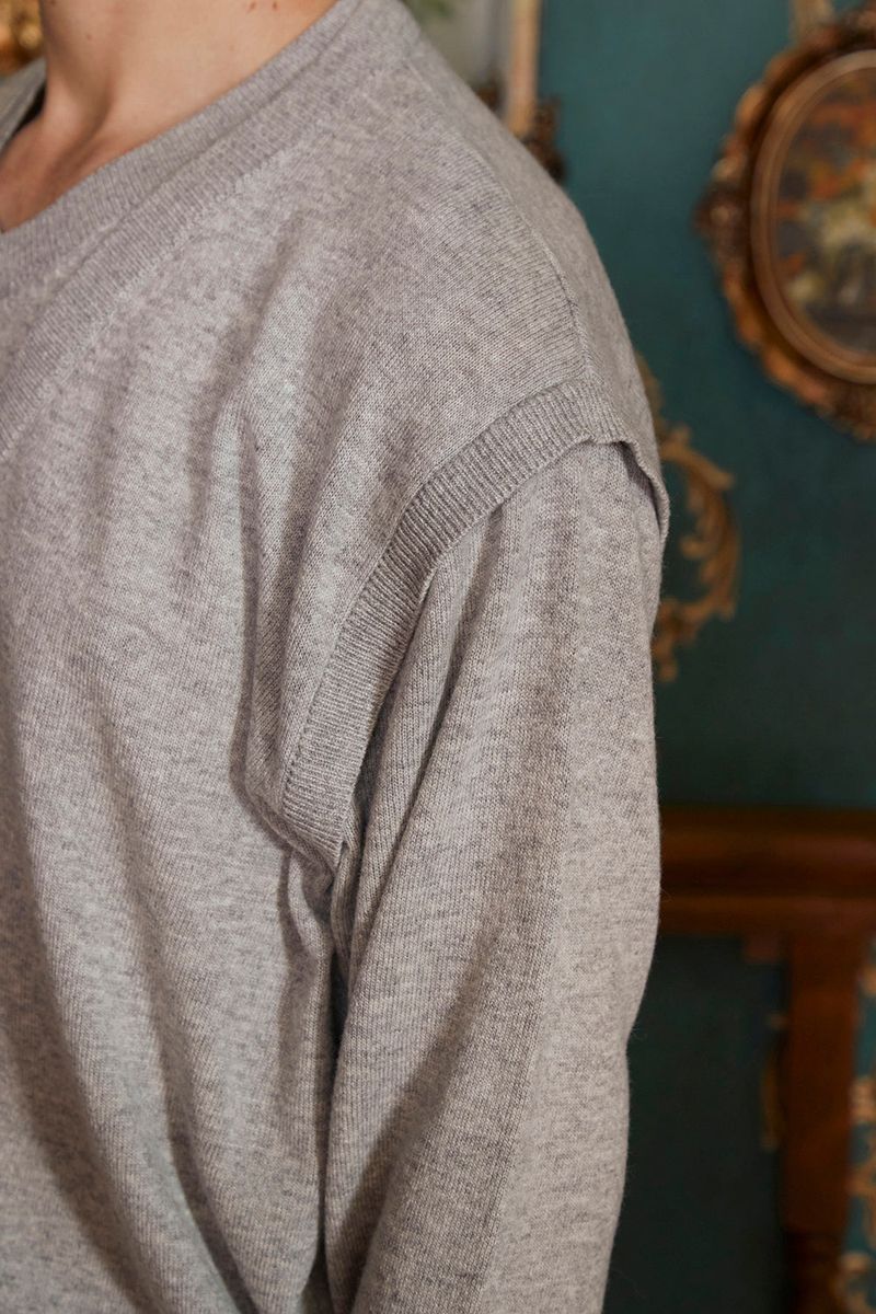 LAYERED V NECK KNIT / GREY