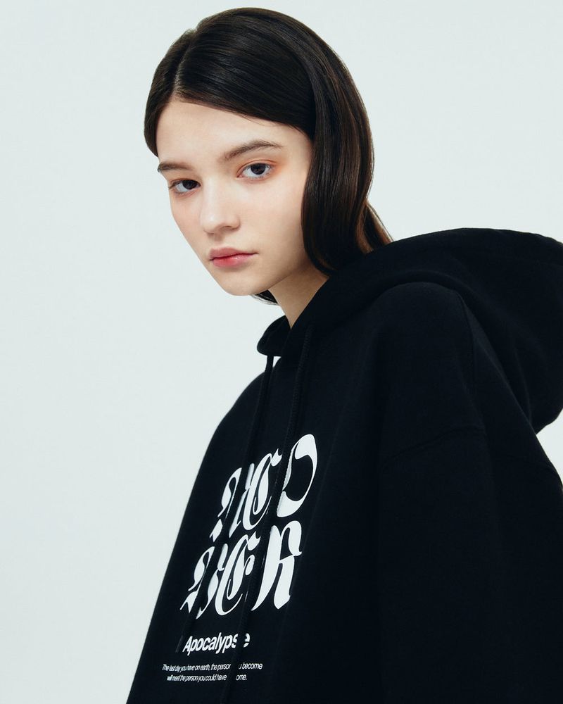 NCOVER ROMAN TYPO HOODIE-BLACK