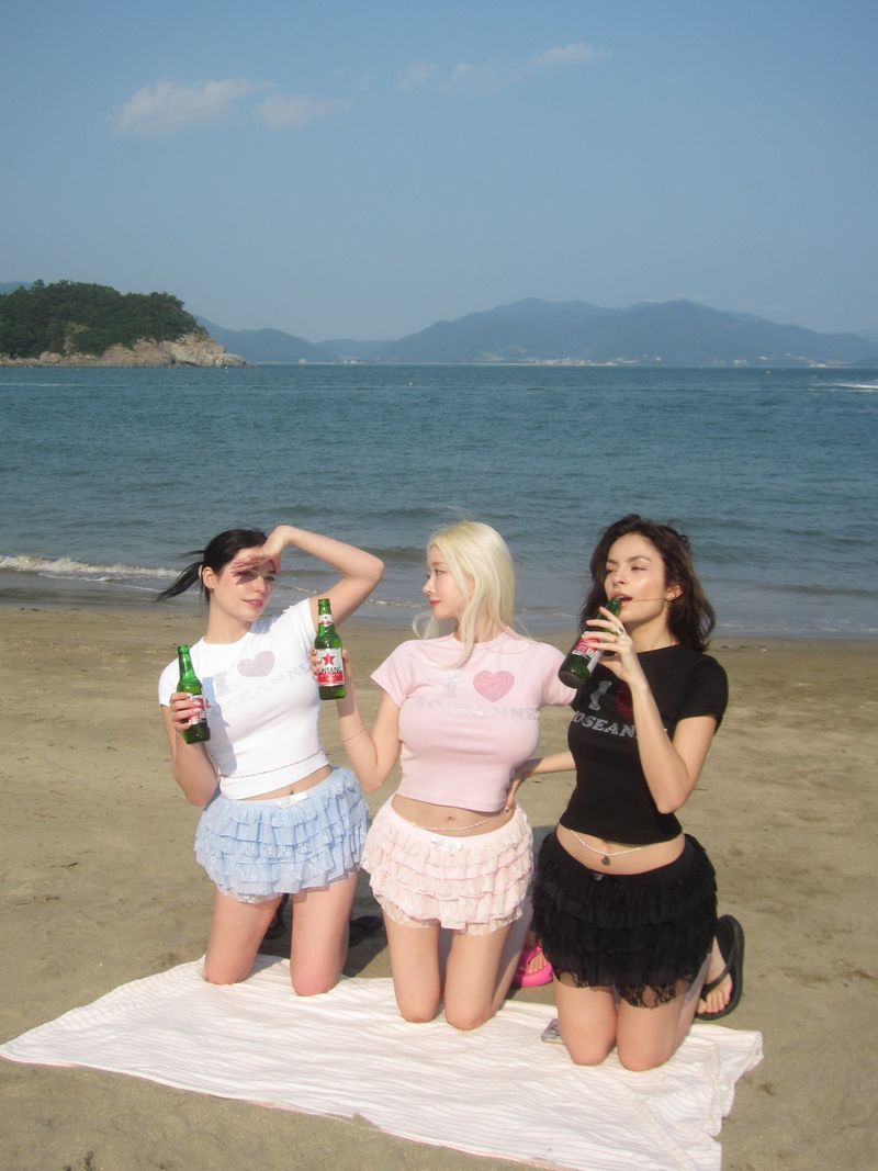 I♥︎ROSEANNE TWINKLE TEE (BLACK)