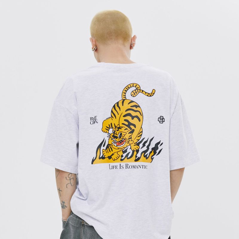 ROMANTIC CROWN（ロマンティッククラウン）の「BLAZE REEL TIGER TEE SHIRT（Tops）」