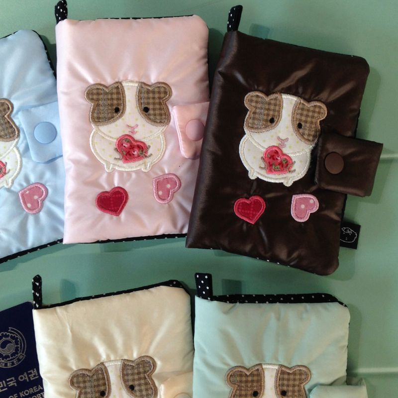 <The Heart-Stealing Guinea>Passport Case
