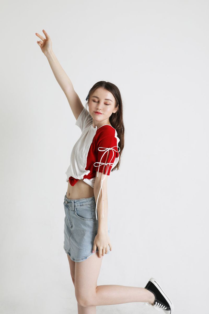 Slit Ribbon Half-Sleeve T-shirt Red