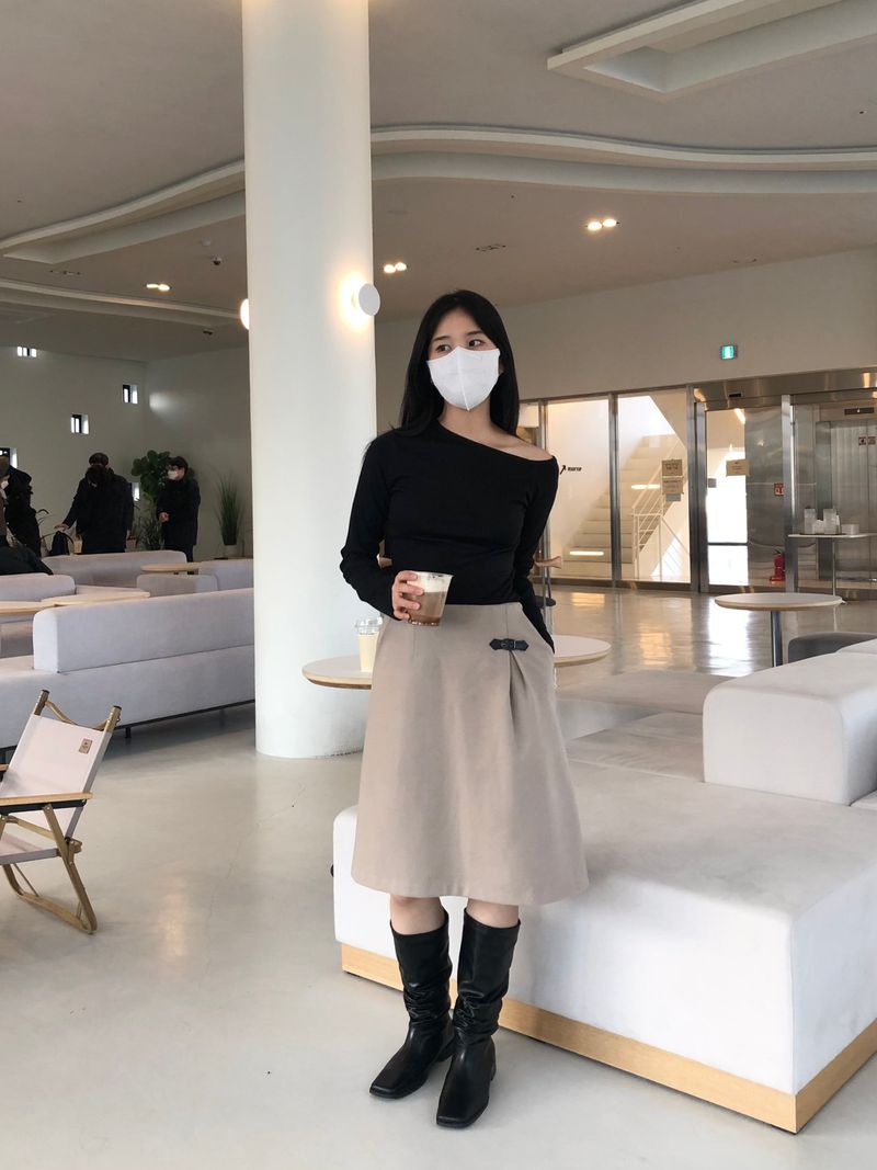 Funny diagonal slim off-shoulder T