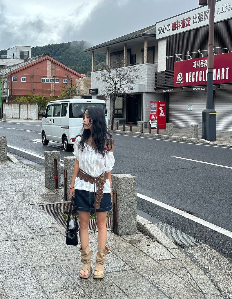 Haku Off-Shoulder Short-Sleeved Blouse