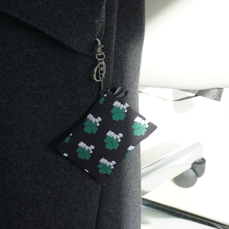 TUTEOGI（トゥトギ）の「Keep Clover pattern keyring pouch(mini)（Smartphone Accessories）」