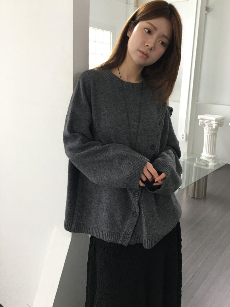 Cross button loose wool knit