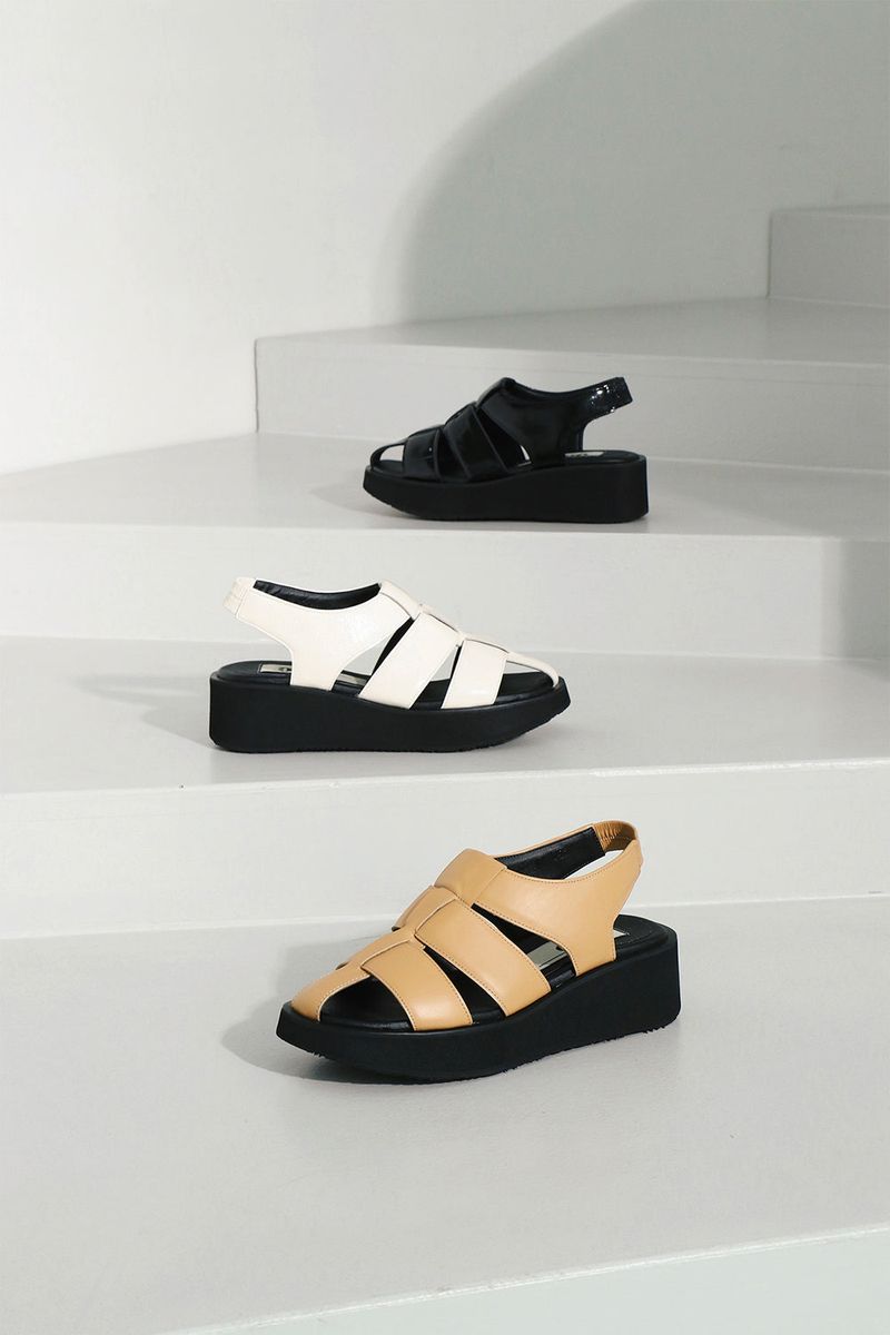 eeë(イイエ)の「OLA CHUNKY SANDALS_4COLORS(Shoes)」