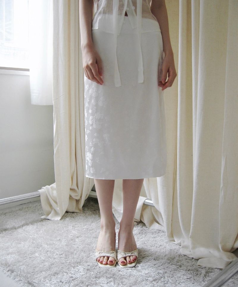 cloudemotion（クラウドエモーション）の「inua matte satin flower midi sk（Skirts）」
