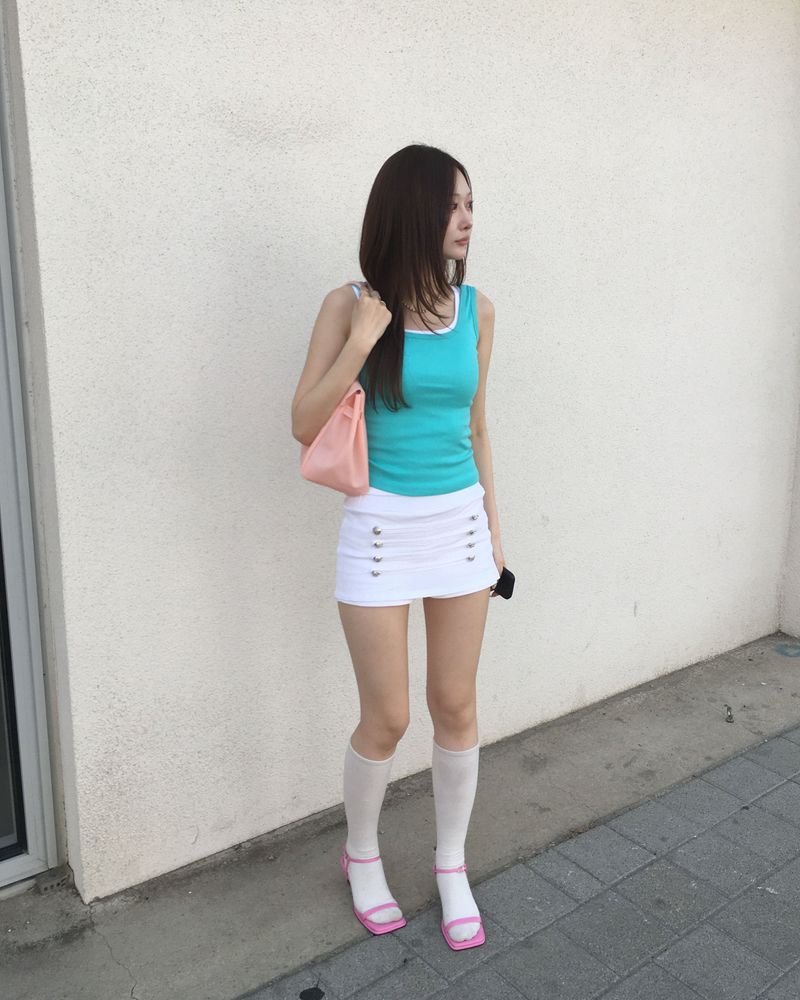 Coloring sleeveless