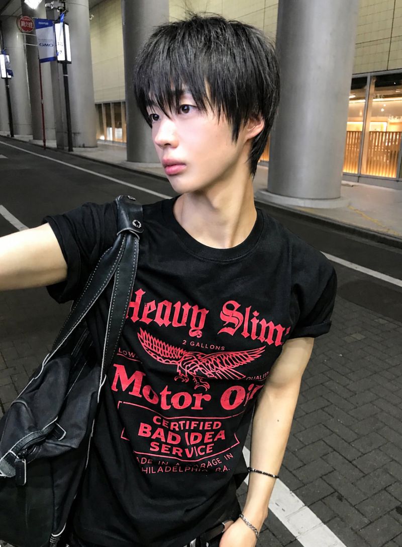 Slim-Fit Washed Graphic Semi-Crop Tee
