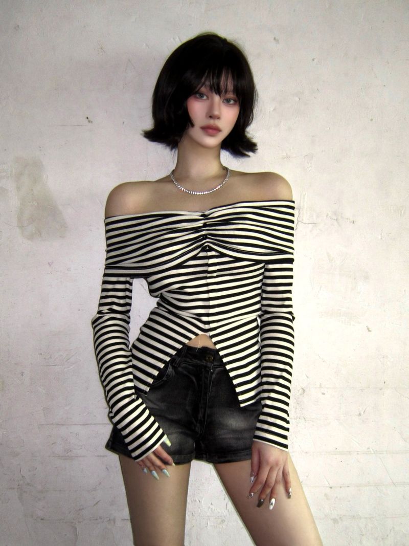 Stripe off-shoulder T