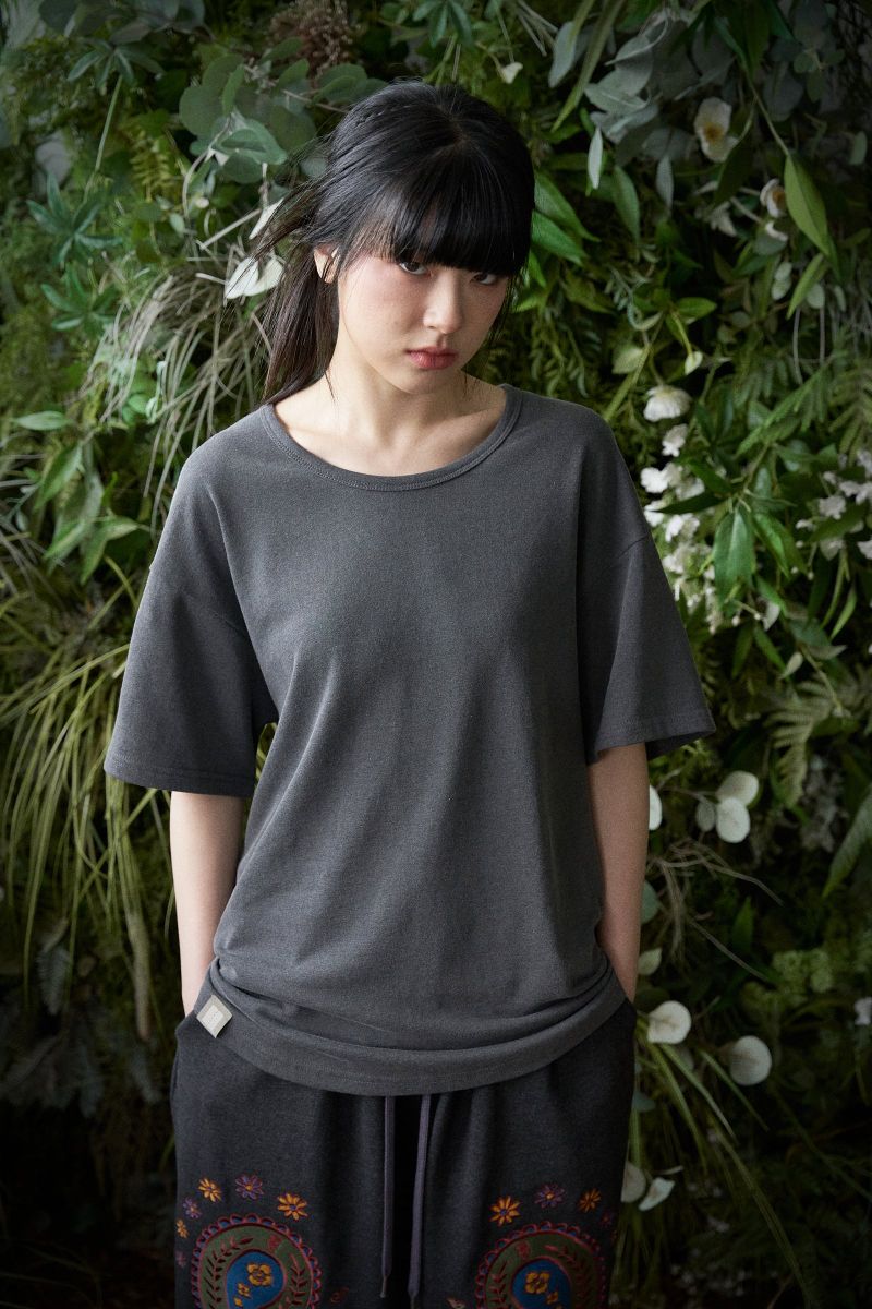 ESSENTIAL PLEAT U-NECK 1/2 TEE (Charcoal)