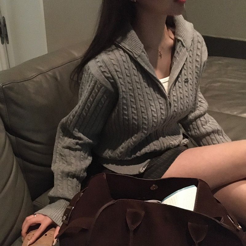 [BELLIDE MADE] Cable knit zip-up with pendant
