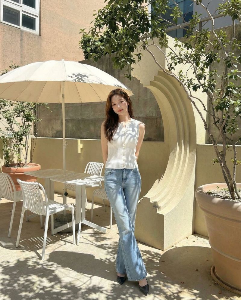 MID-WAISTLINE FLARE DENIM code 26209