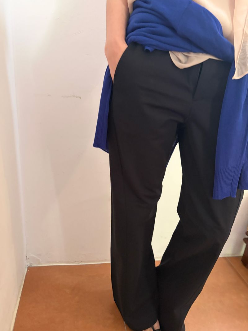 line curve pants