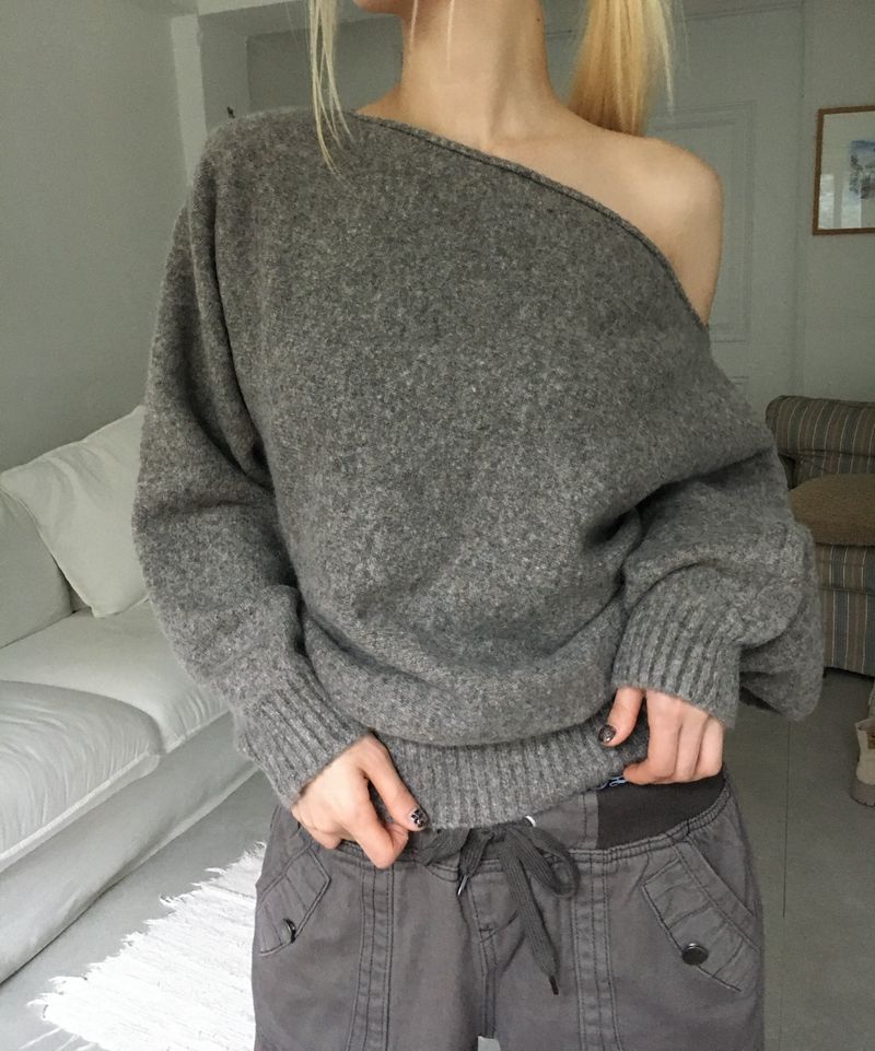 Birthdayeve（バースデーイブ）の「Cozy Off-Shoulder Knit（Tops）」