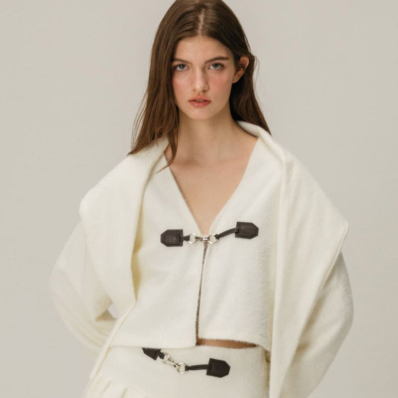 MOIFAIRE(モイフェア)の「BUCKLE SNOWFLAKE CARDIGAN SET / IVORY(Tops)」