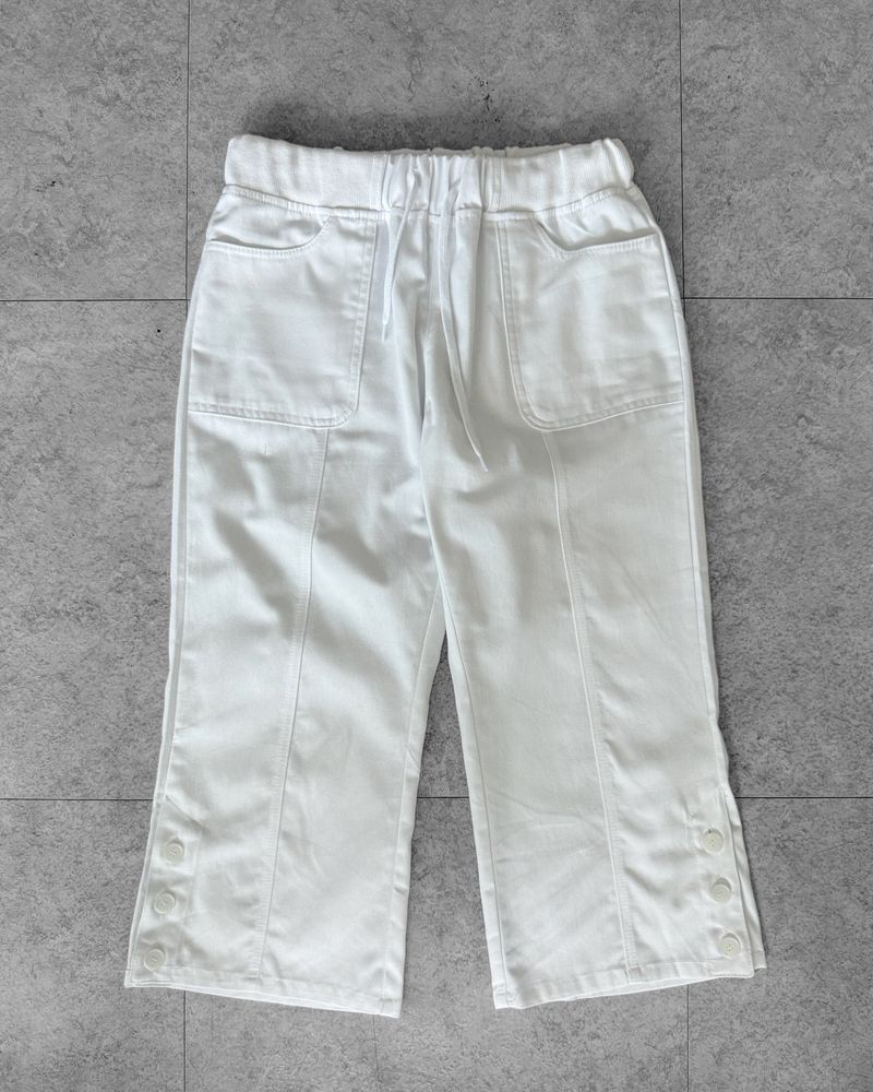 STEP BUTTON CROPPED PANTS