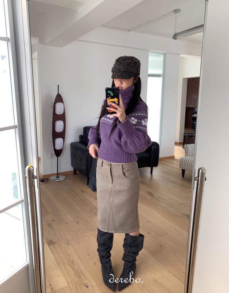 Moai Beige Midi Skirt