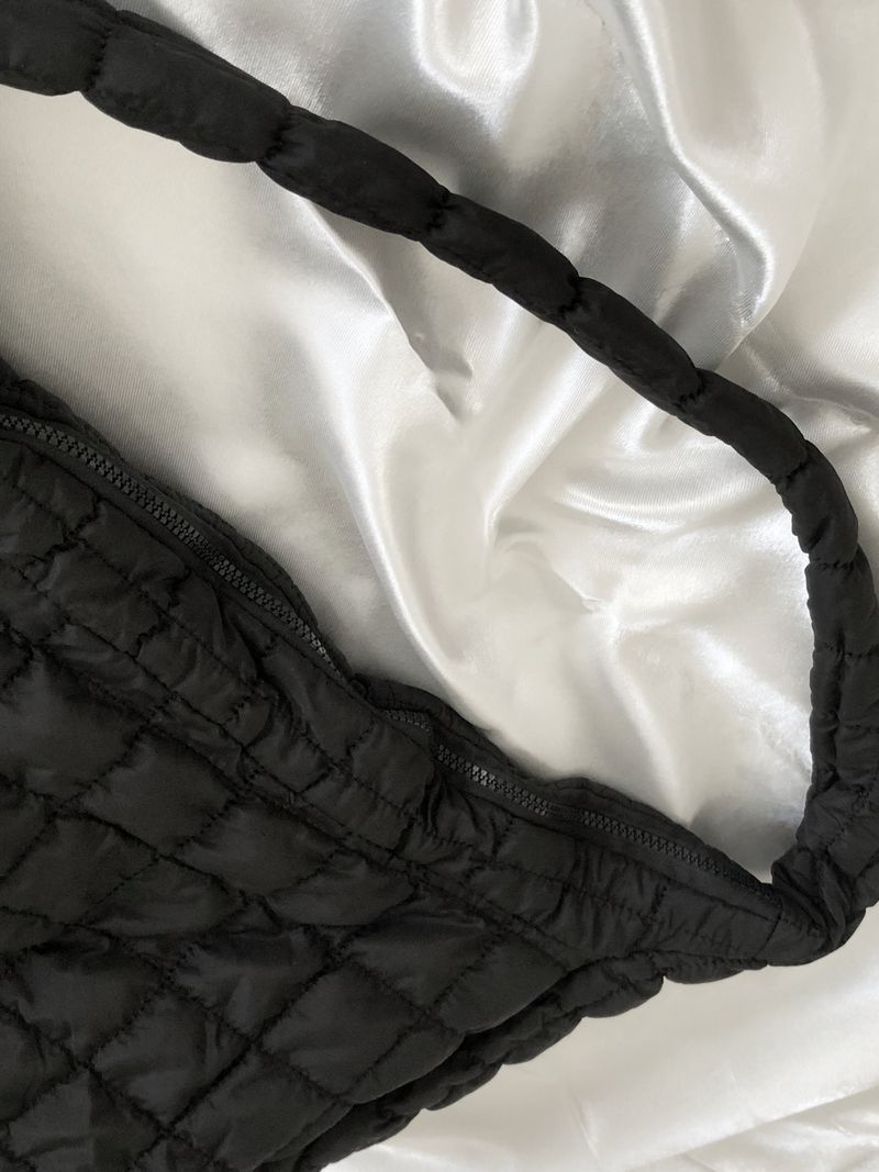 Pompom quilting shoulder bag