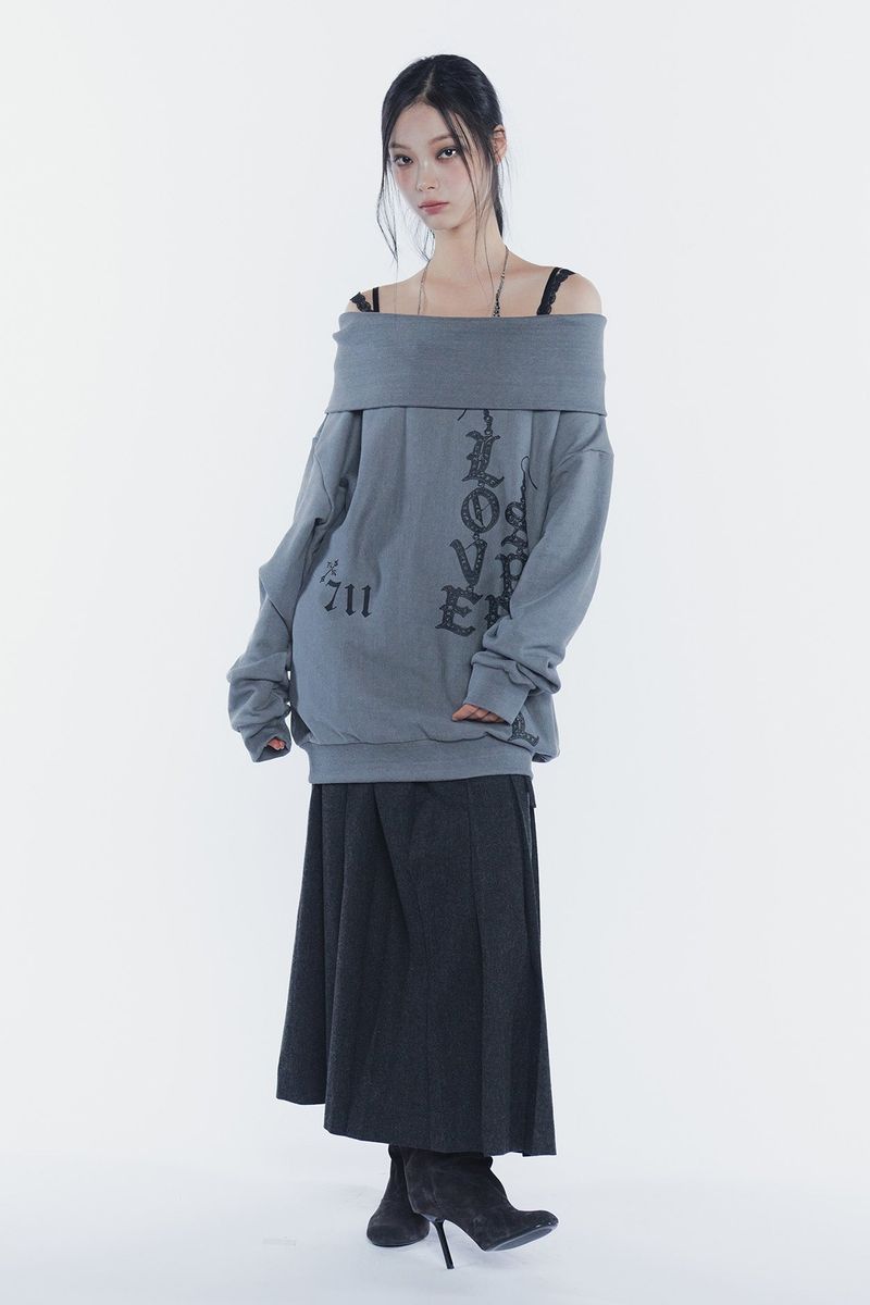 PAIN OR PLEASURE（ペインオアプレジャー）の「スペルオフショルダースウェットシャツ charcoal（トップス）」