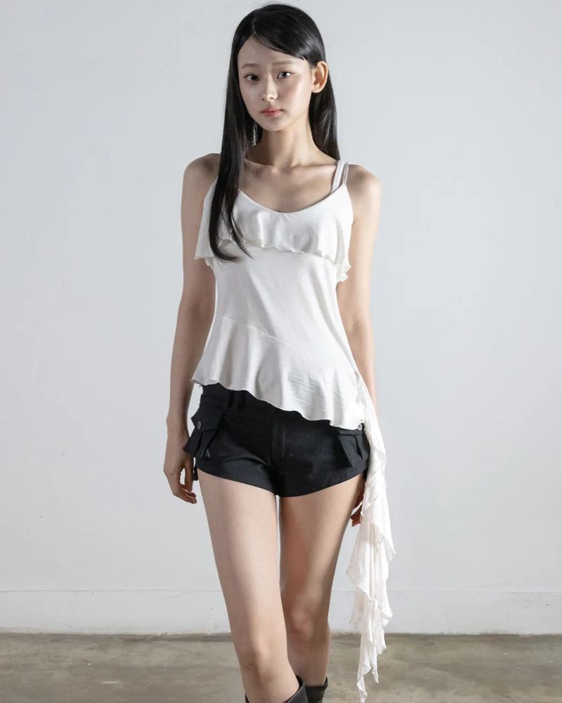MagoRen SEOUL(マゴレン ソウル)の「Oblique Ruffle Camisole Top White(Tops)」
