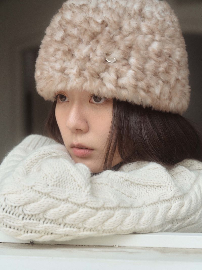 Mushroom Fakefur Beanie - Beige