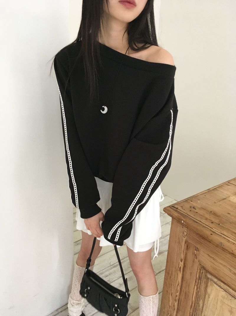 Romer lace point off-shoulder sweatshirt