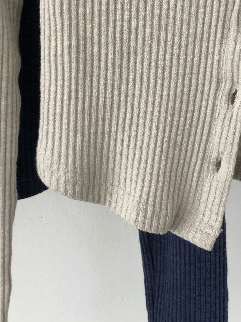 V-cut ribbed cardigan
