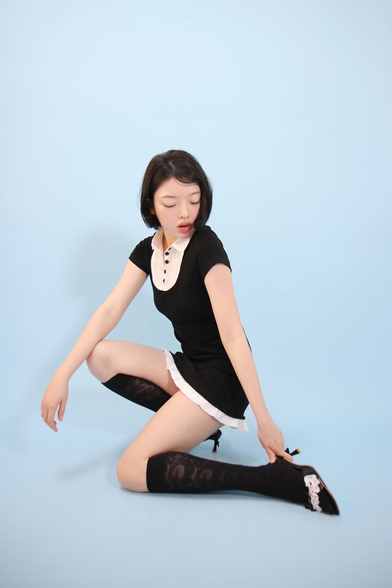 french rose knee socks (black)