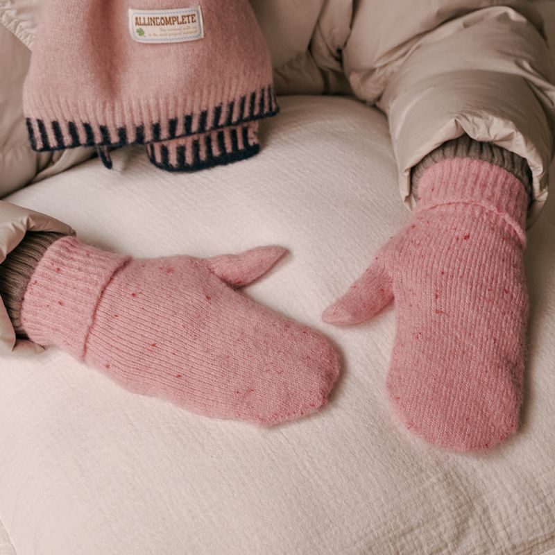 ALLINCOMPLETE（オールインコンプリート）の「Dot Mitten Gloves (Strawberry)（Fashion Accessories）」